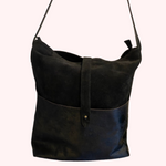 Bolso de piel negro con pelito